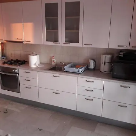 - Two Bedroom Lägenhet Kožino